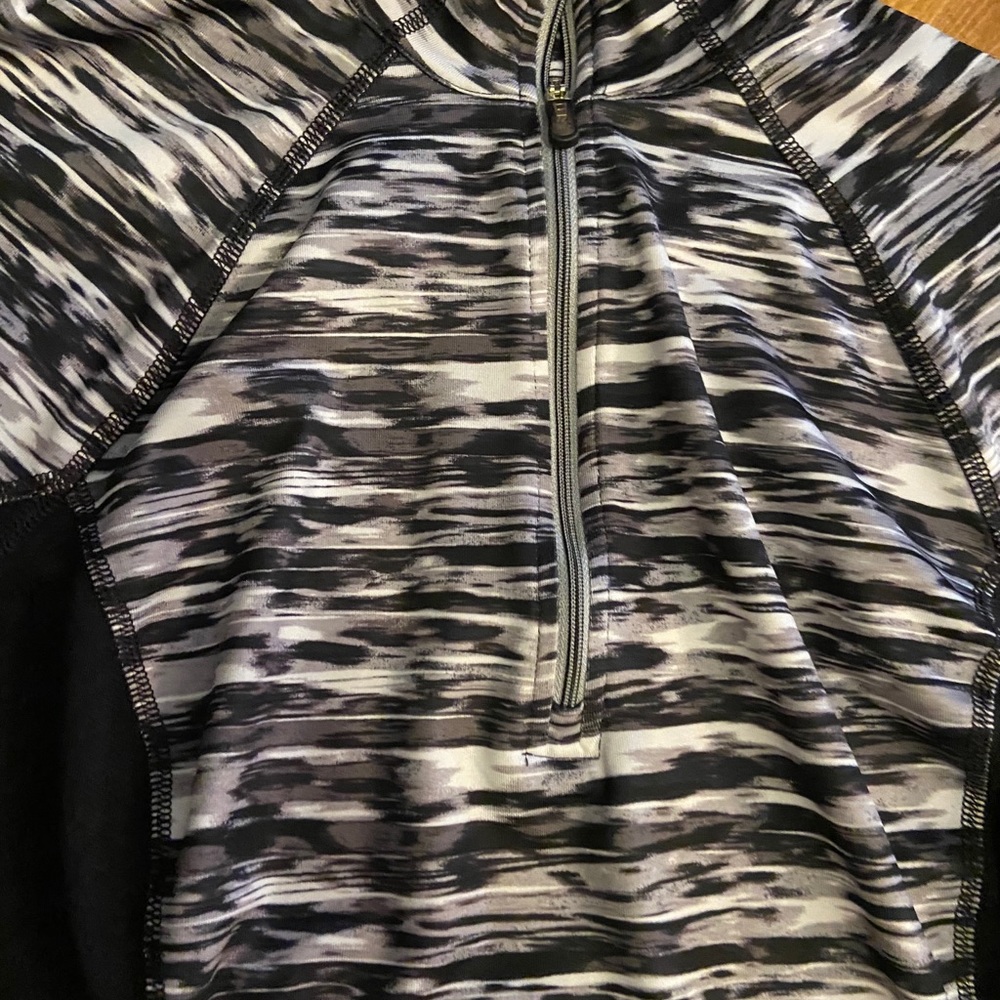 WOMENS EXERCISE SHIRT - Picture 2 of 7